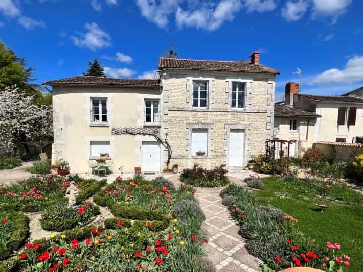 House in Villefagnan, Nouvelle-Aquitaine 11727513
