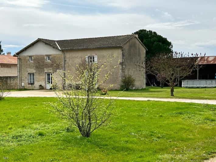 Dom w Ruffec, Nouvelle-Aquitaine 11727514