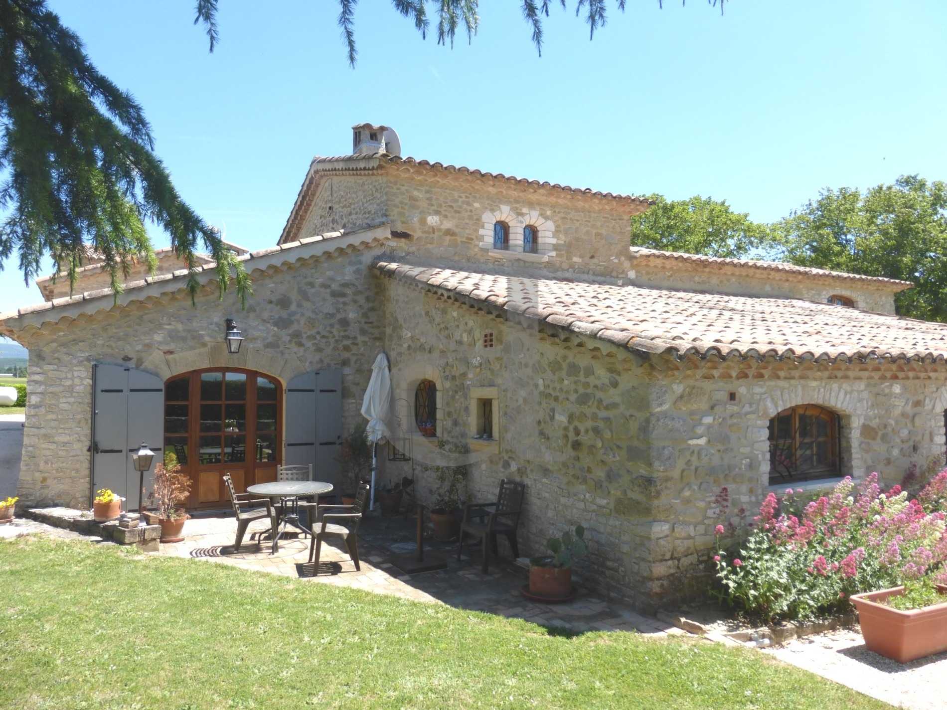 Huis in La Bégude-de-Mazenc, Auvergne-Rhône-Alpes 11728031