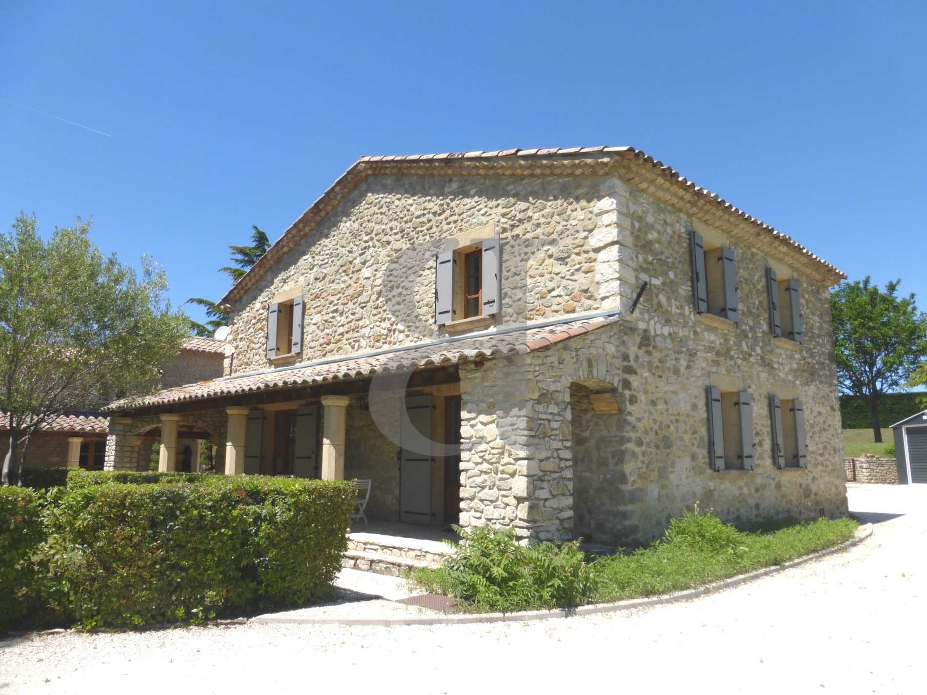 Huis in La Bégude-de-Mazenc, Auvergne-Rhône-Alpes 11728031