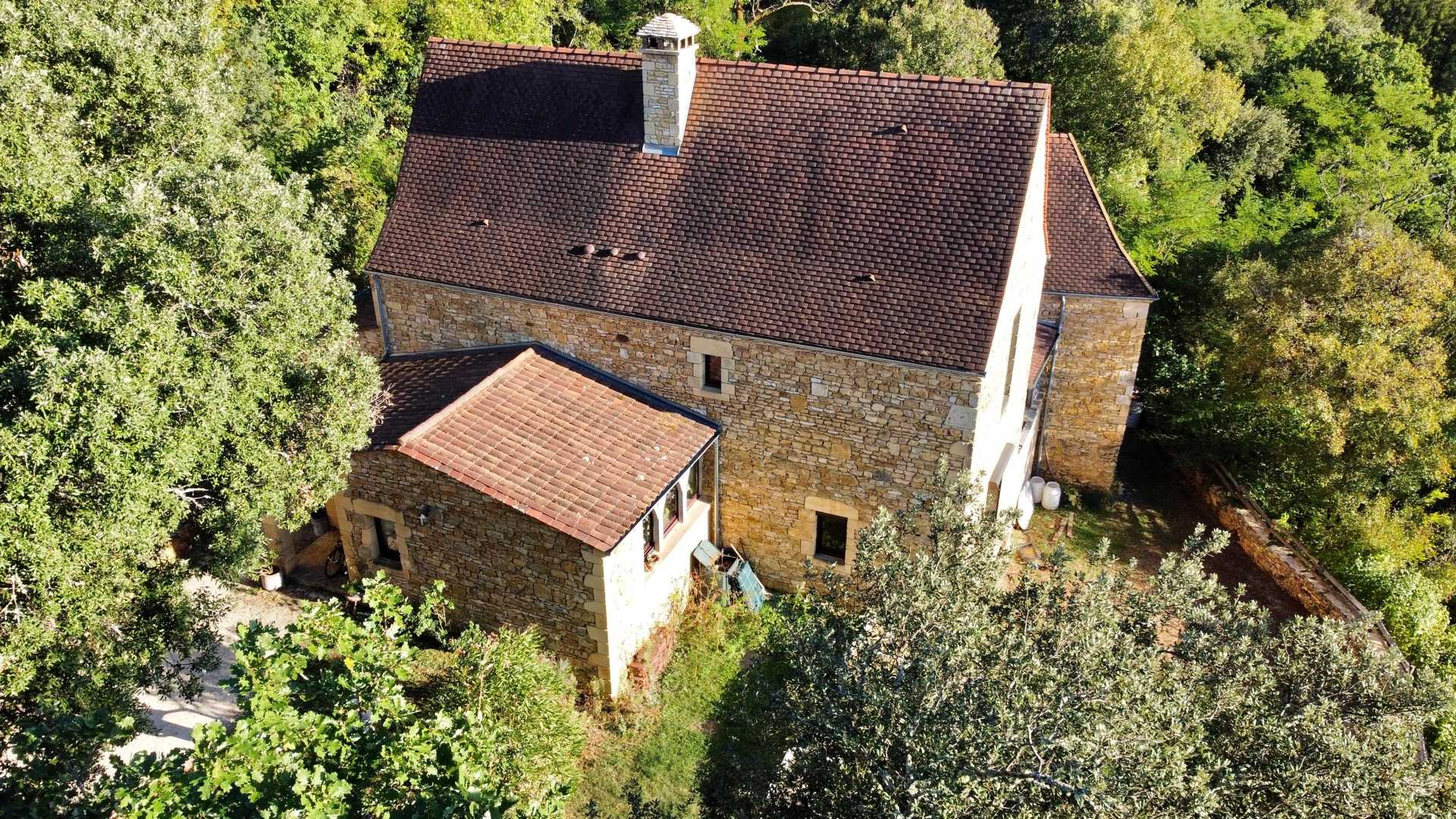 بيت في Saint-Cyprien, Nouvelle-Aquitaine 11728322