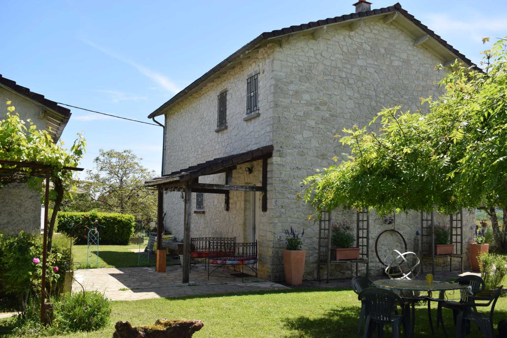 House in Thenon, Nouvelle-Aquitaine 11728486
