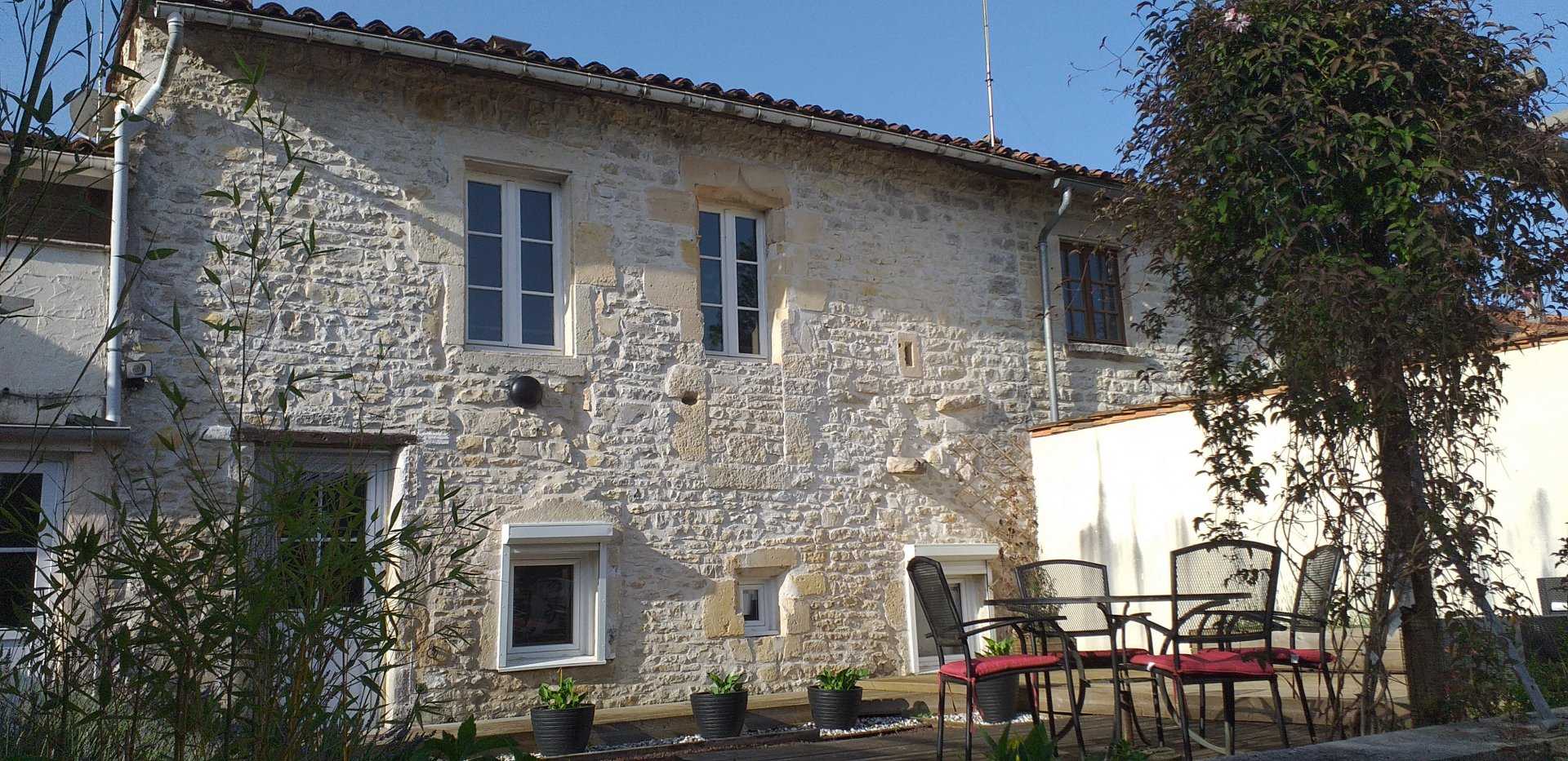 House in Verteuil-sur-Charente, Nouvelle-Aquitaine 11728502