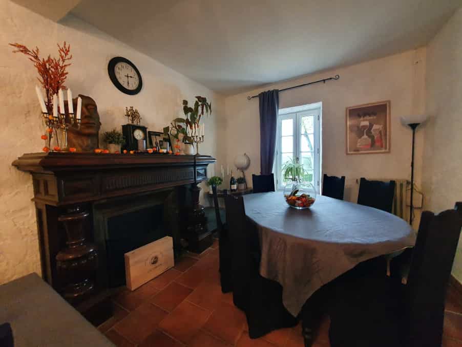 House in Minzac, Nouvelle-Aquitaine 11728592