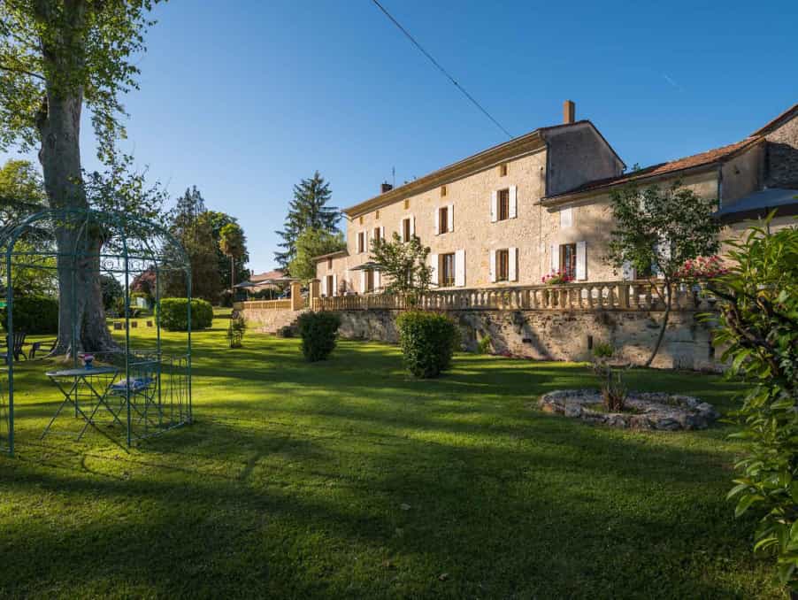 House in Minzac, Nouvelle-Aquitaine 11728592