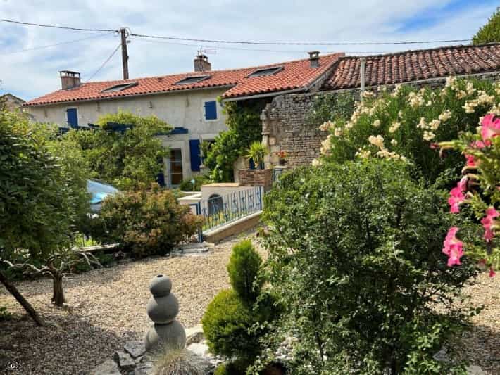House in Mansle, Nouvelle-Aquitaine 11728595