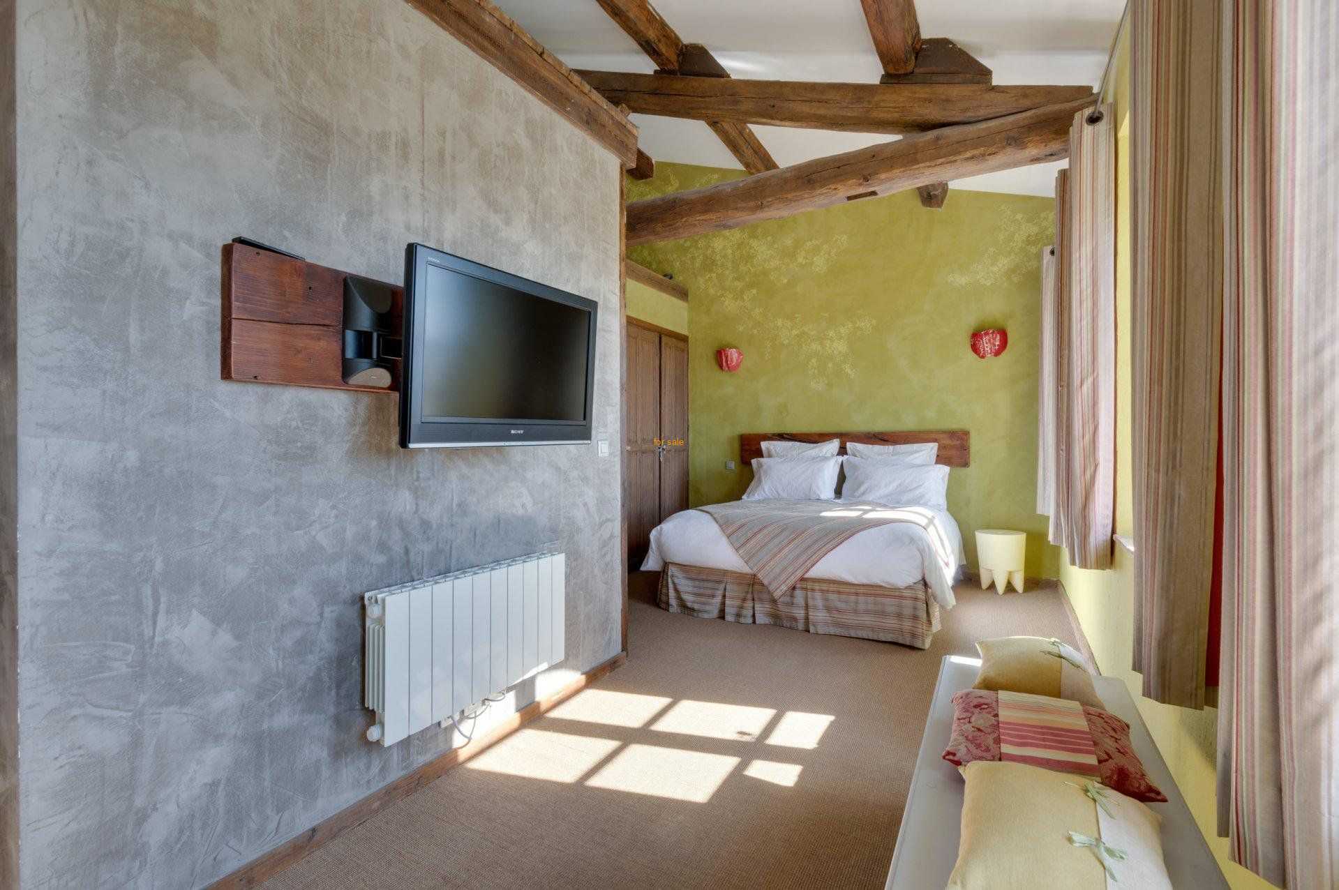 Condominium in Fayence, Provence-Alpes-Côte d'Azur 11728802