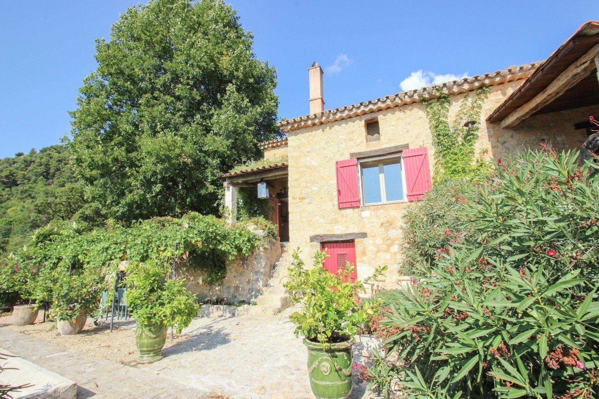 Condomínio no Seillans, Provence-Alpes-Côte d'Azur 11728823