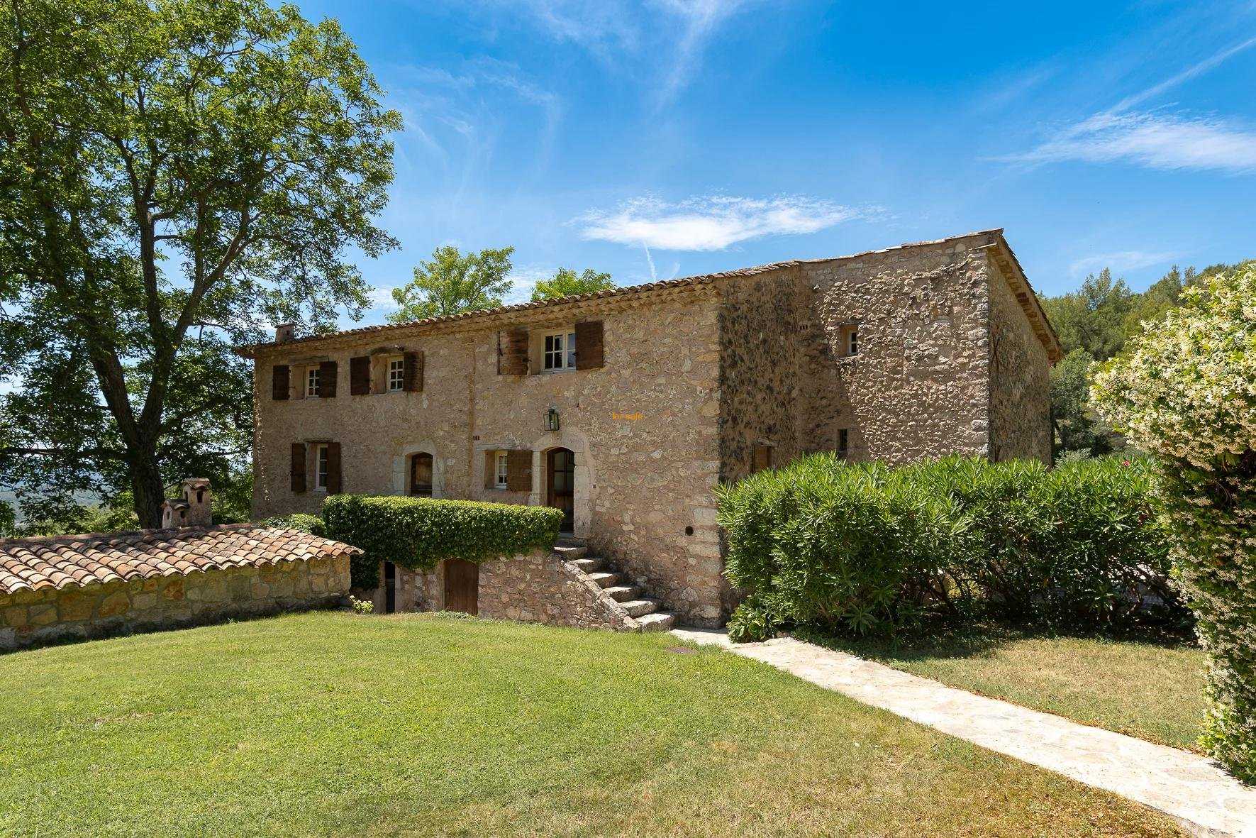 Condominio en Fayence, Provence-Alpes-Côte d'Azur 11728885
