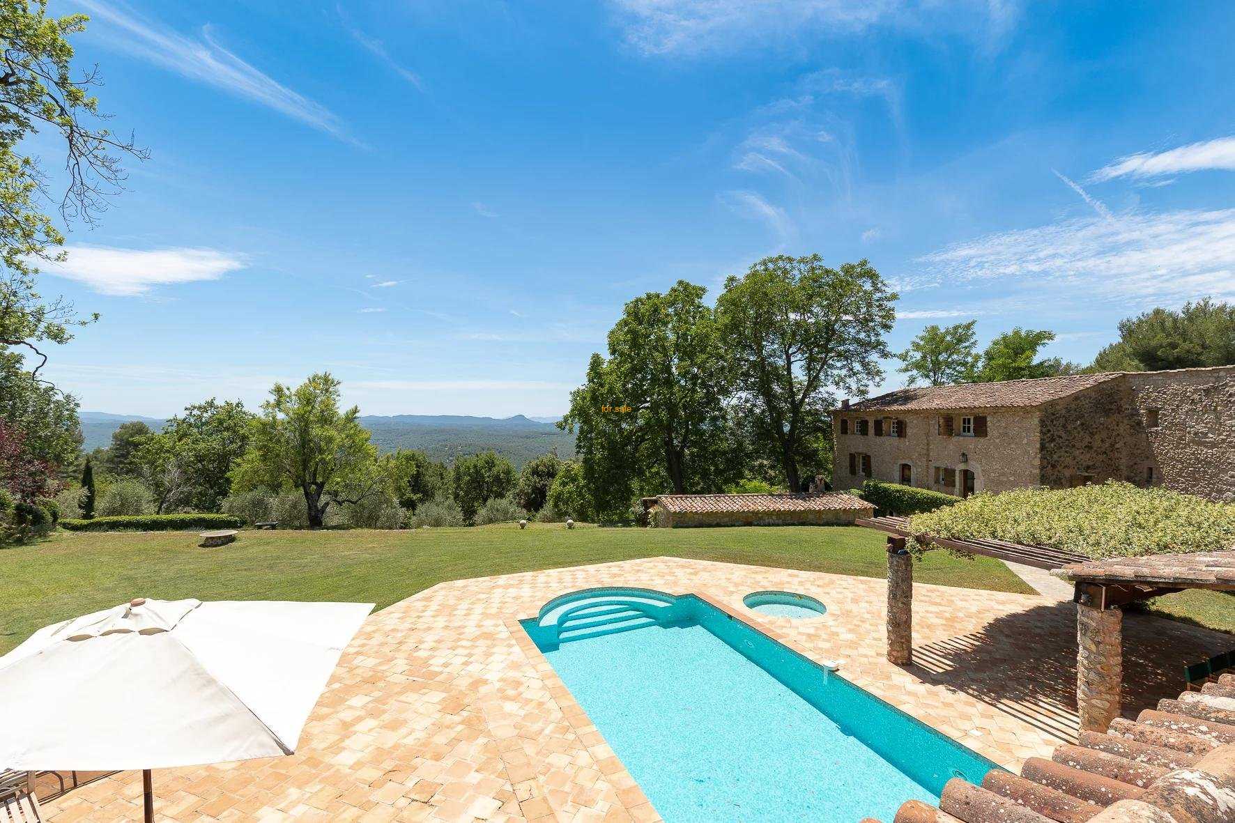 公寓 在 Fayence, Provence-Alpes-Cote d'Azur 11728885