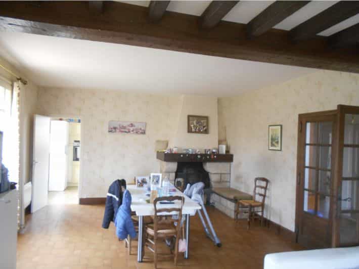 жилой дом в Grandparigny, Normandie 11729163