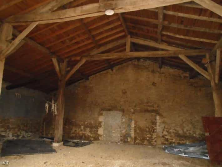 жилой дом в Chaunay, Nouvelle-Aquitaine 11729180