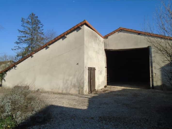 жилой дом в Chaunay, Nouvelle-Aquitaine 11729180