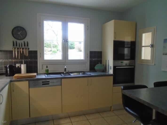 House in Mansle, Nouvelle-Aquitaine 11729254