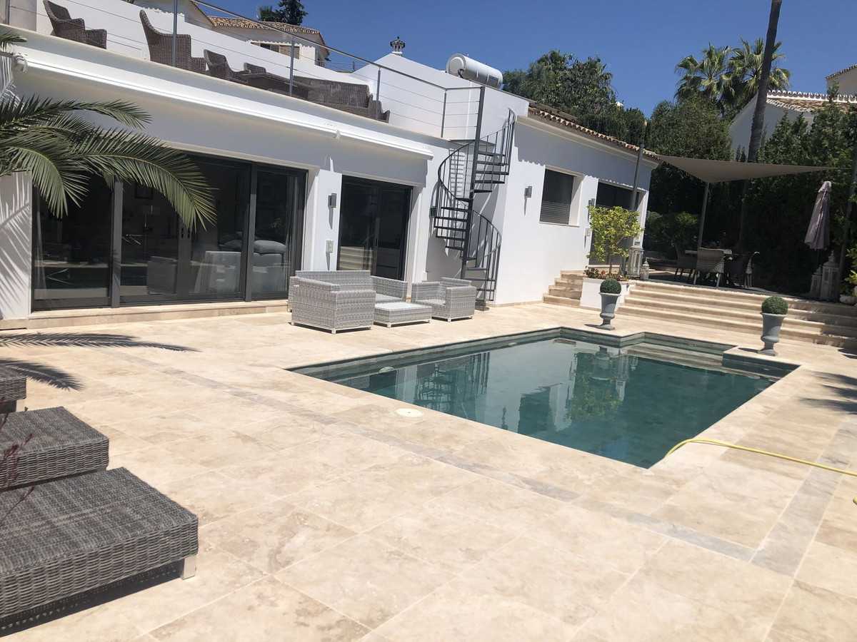 House in Marbella, Andalusia 11729372