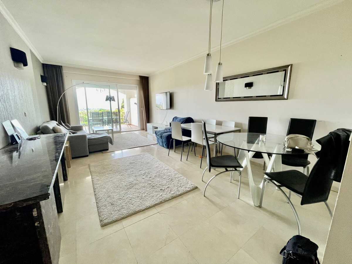 Condominium in Benahavis, Andalusia 11730289