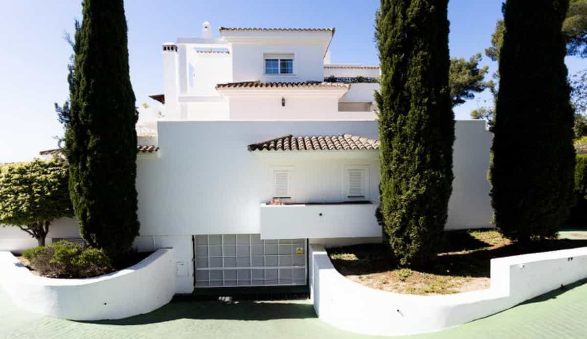 Condominium in Ojen, Andalusia 11730630