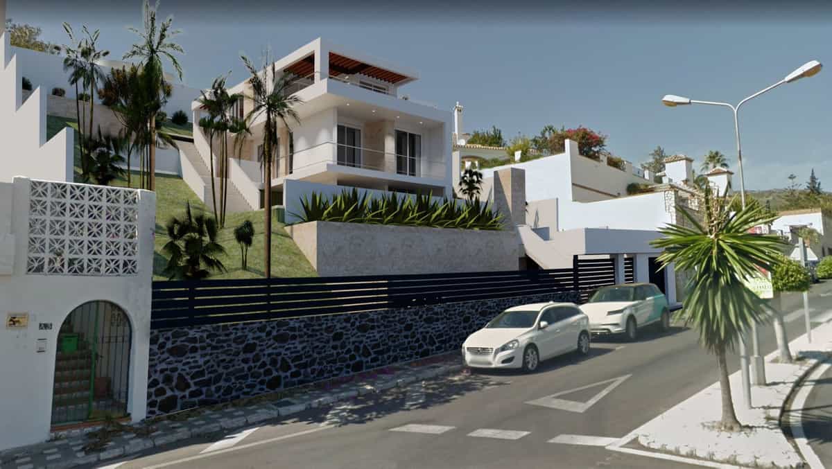 House in Benalmadena, Andalusia 11730836