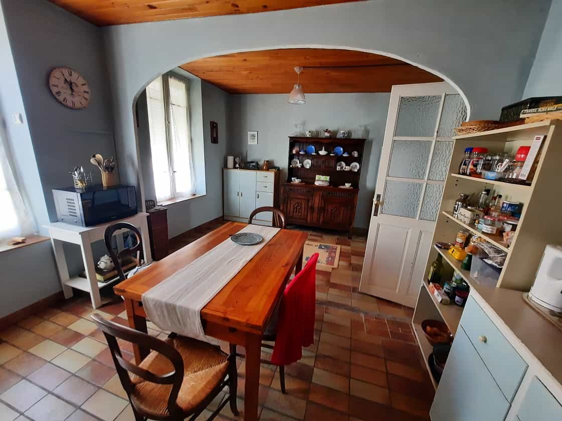 بيت في Fouzilhon, Occitanie 11730900