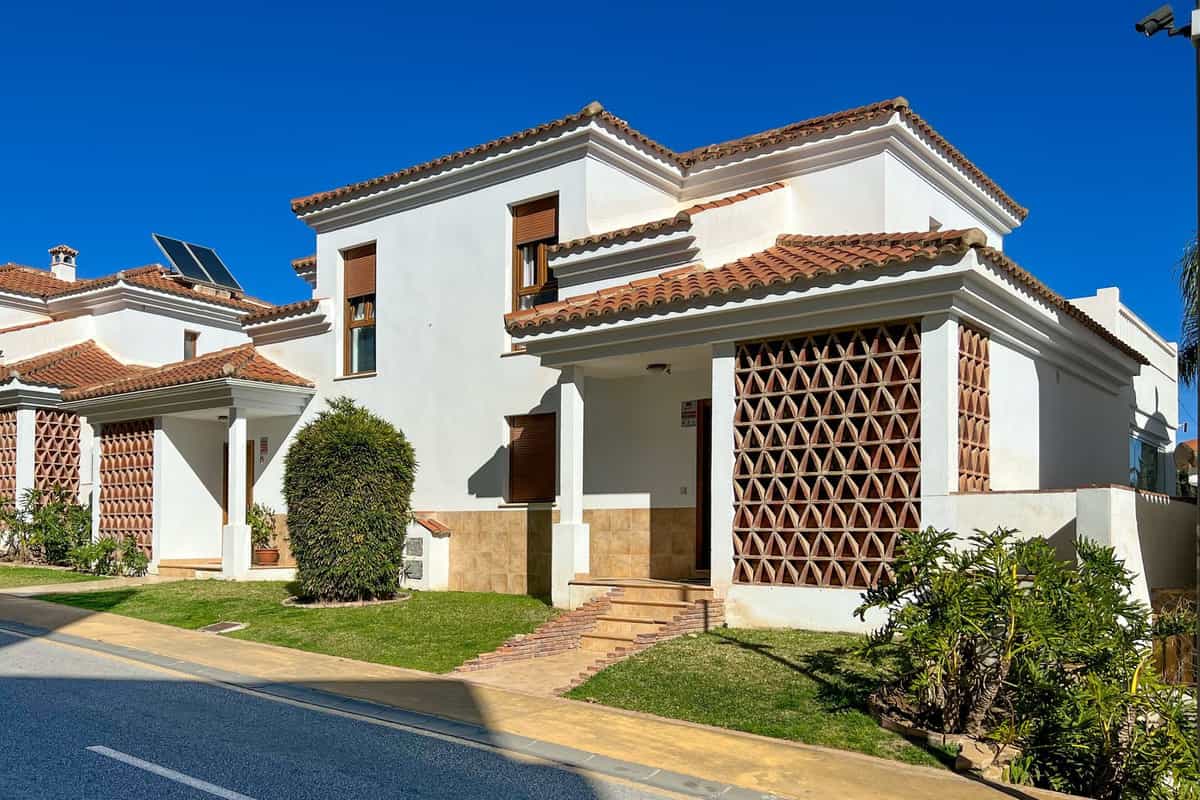 House in Benalmádena, Andalucía 11730903