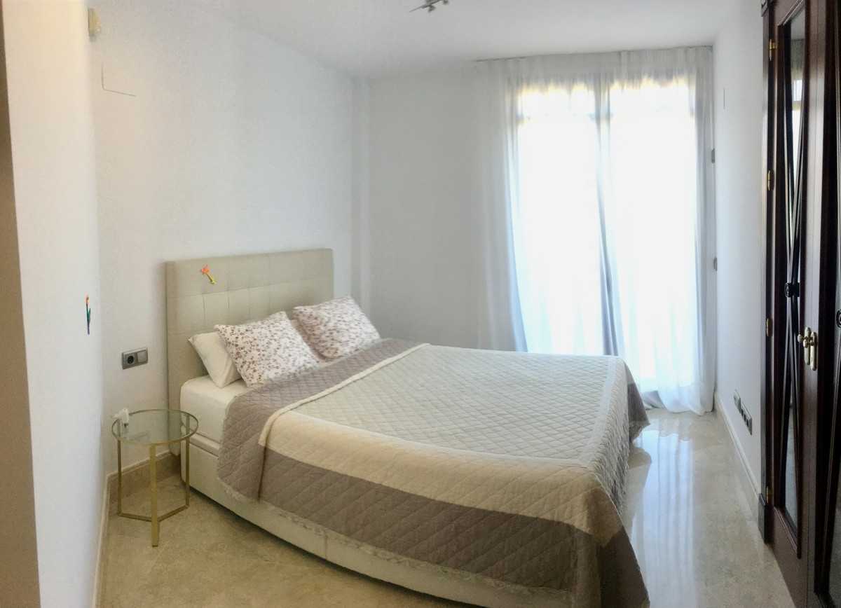 Condominium in San Pedro de Alcantara, Andalusia 11731009