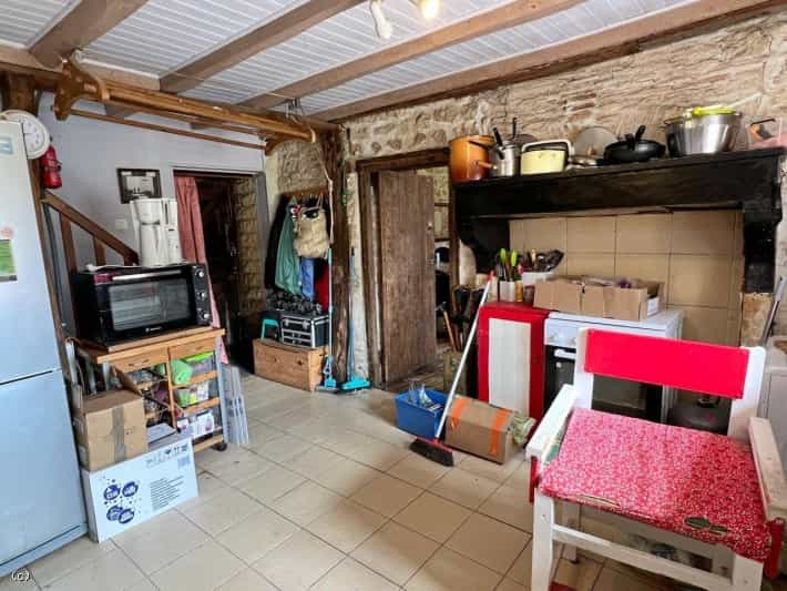 بيت في Vieux-Ruffec, Nouvelle-Aquitaine 11731232