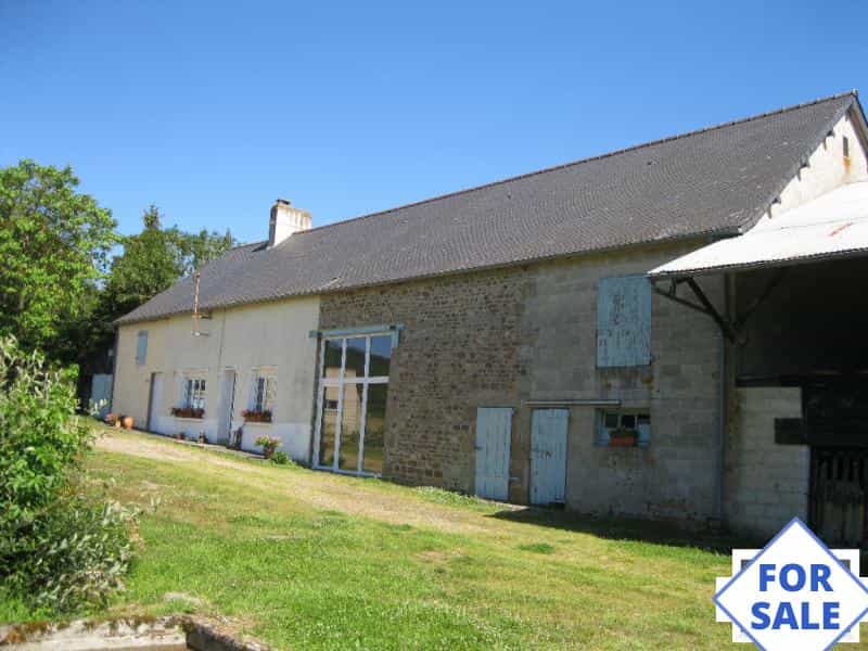 σπίτι σε Pre-en-Pail, Pays de la Loire 11731577