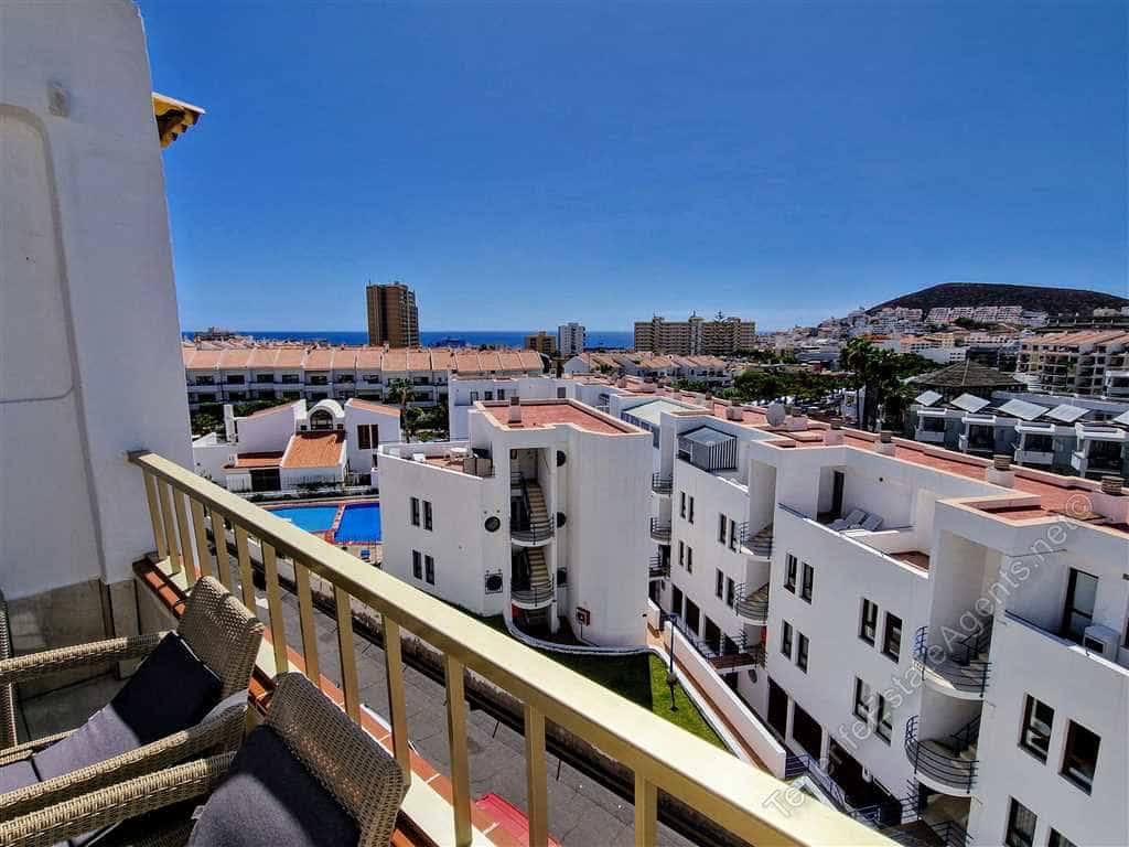 Condominium in Los Cristianos, Canary Islands 11732788
