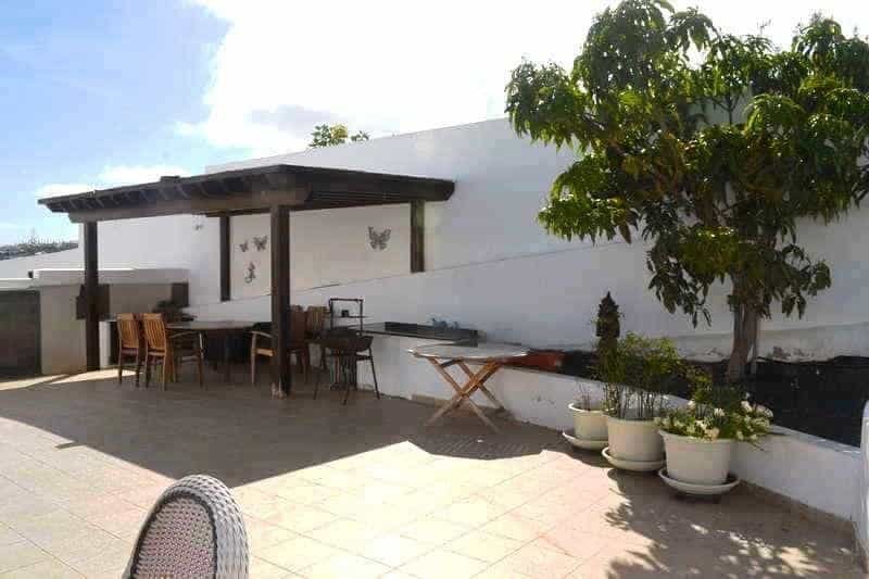 House in Tias, Canary Islands 11732800