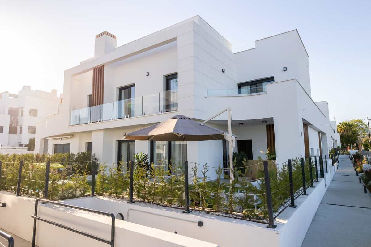 House in Marbella, Andalusia 11732801
