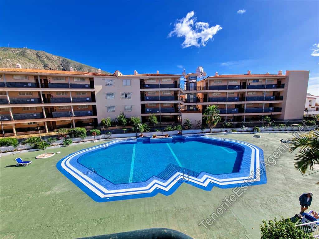 Condominium in Los Cristianos, Canary Islands 11732803