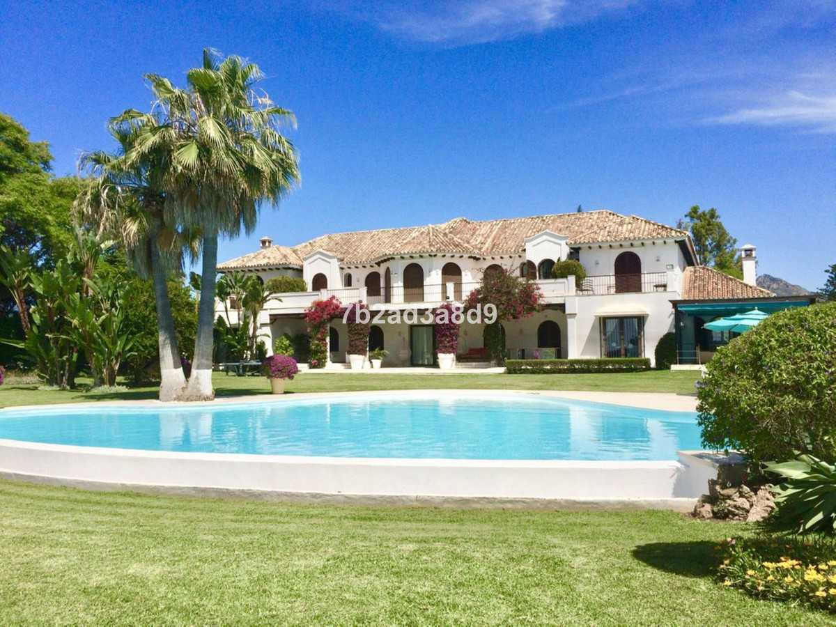 House in Marbella, Andalusia 11732805