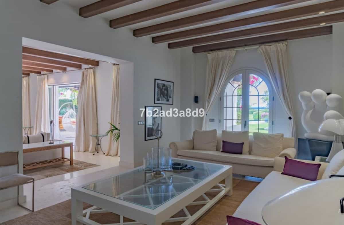House in Marbella, Andalusia 11732805