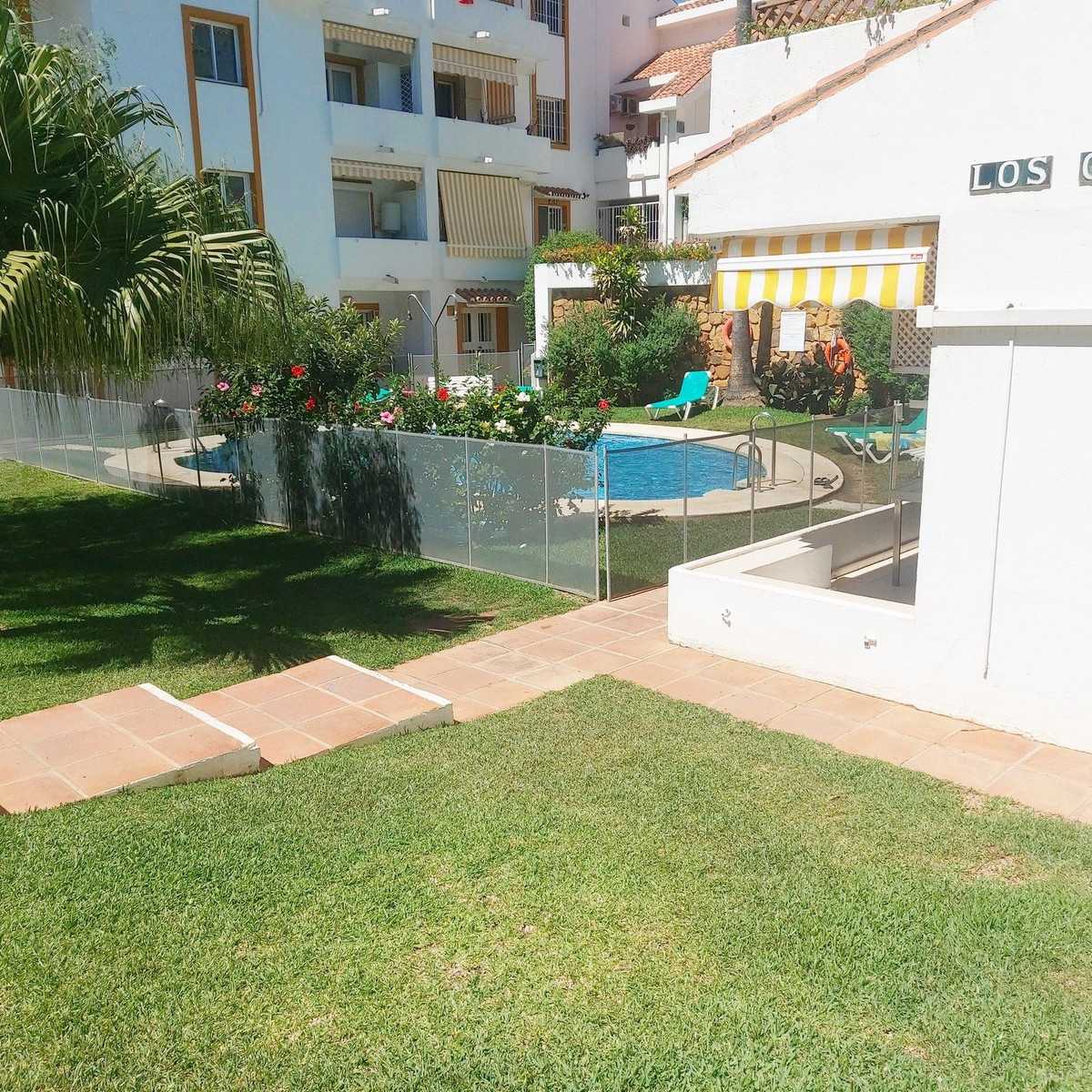 Condominium in Marbella, Andalusia 11732861