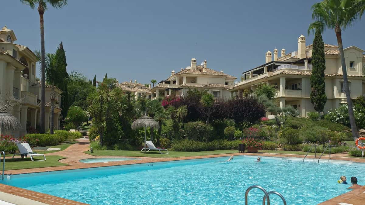 Condominium in Marbella, Andalusia 11732991