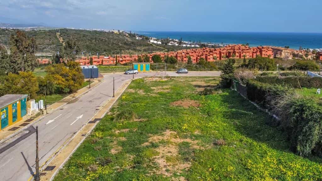 Land in Estepona, Andalusia 11733321