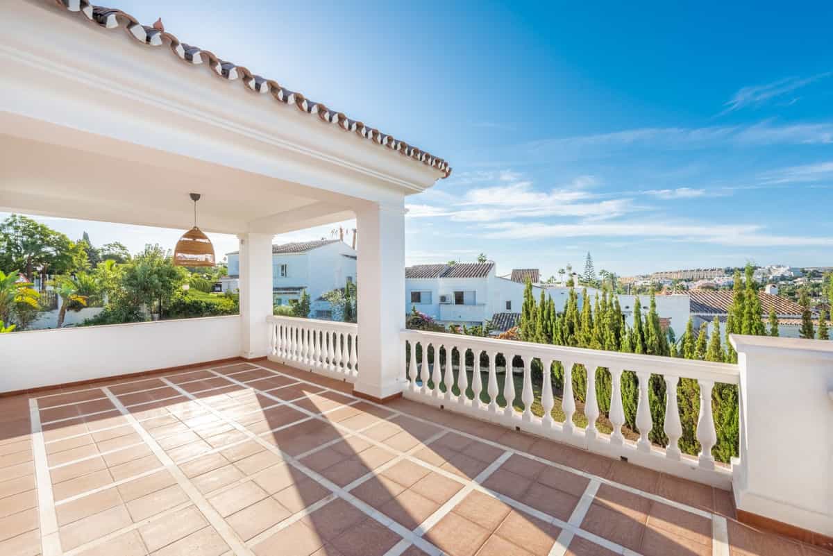 House in Marbella, Andalusia 11733385