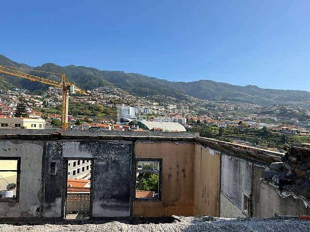 Sbarcare nel Funchal, Madera 11733426