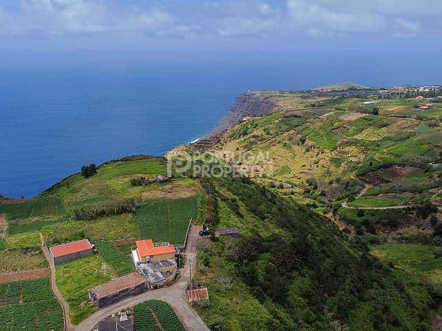الأرض في Estreito da Calheta, Madeira 11733446