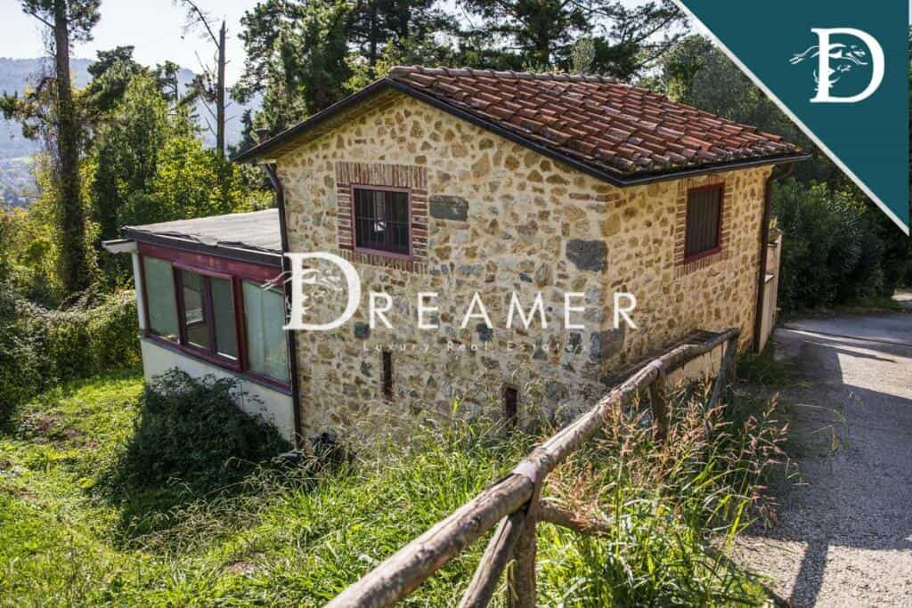House in Camaiore, Tuscany 11733827
