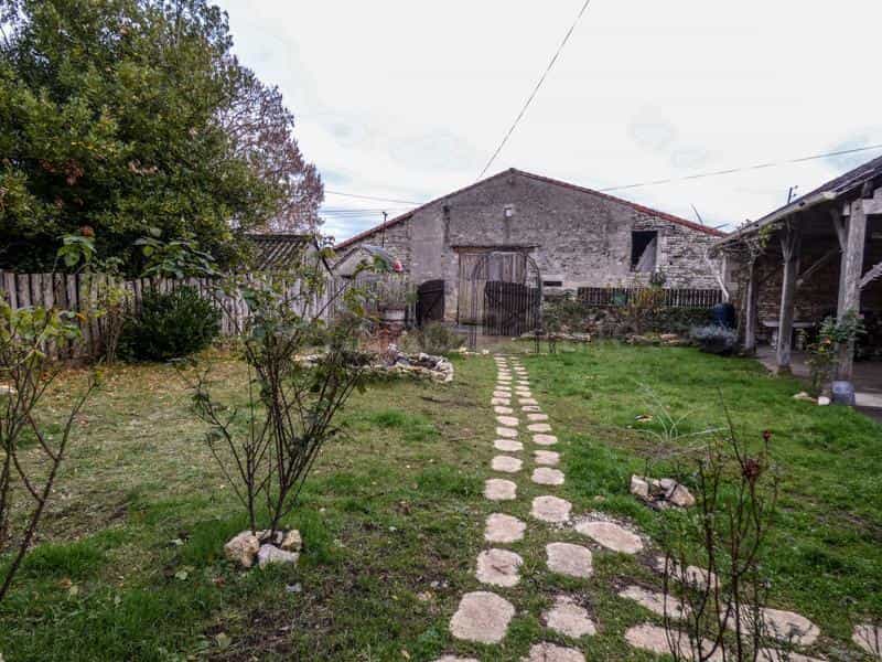 жилой дом в Sauzé-Vaussais, Nouvelle-Aquitaine 11733875