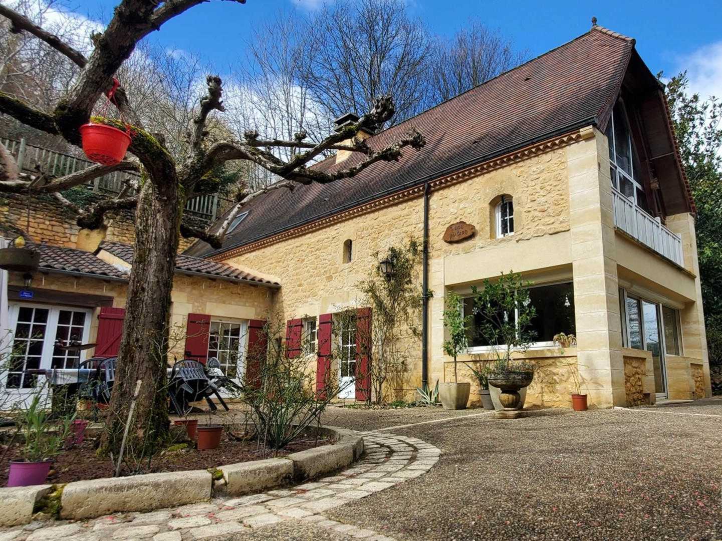 Huis in Sarlat-la-Caneda, Nouvelle-Aquitanië 11733912