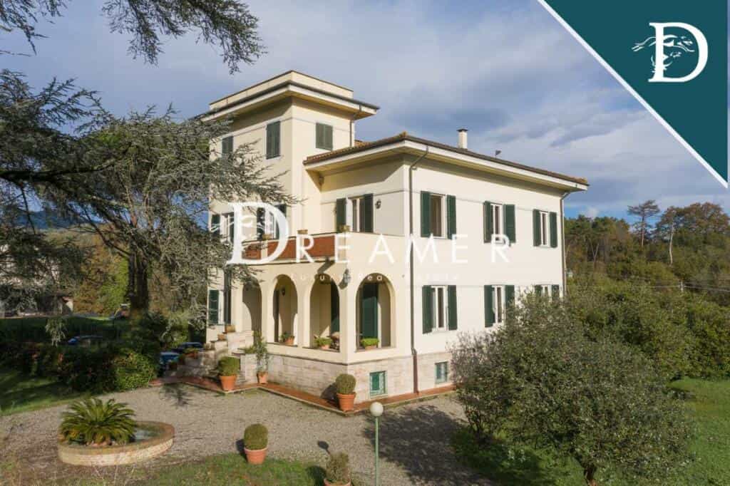 rumah dalam Lucca, Tuscany 11733942