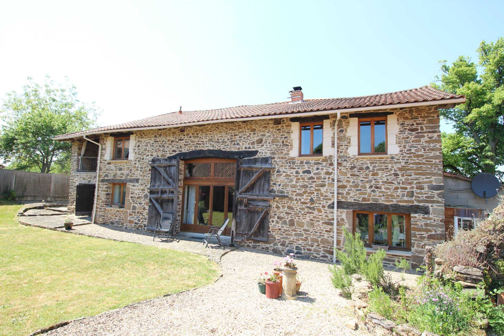 House in Cherves-Chatelars, Nouvelle-Aquitaine 11733951