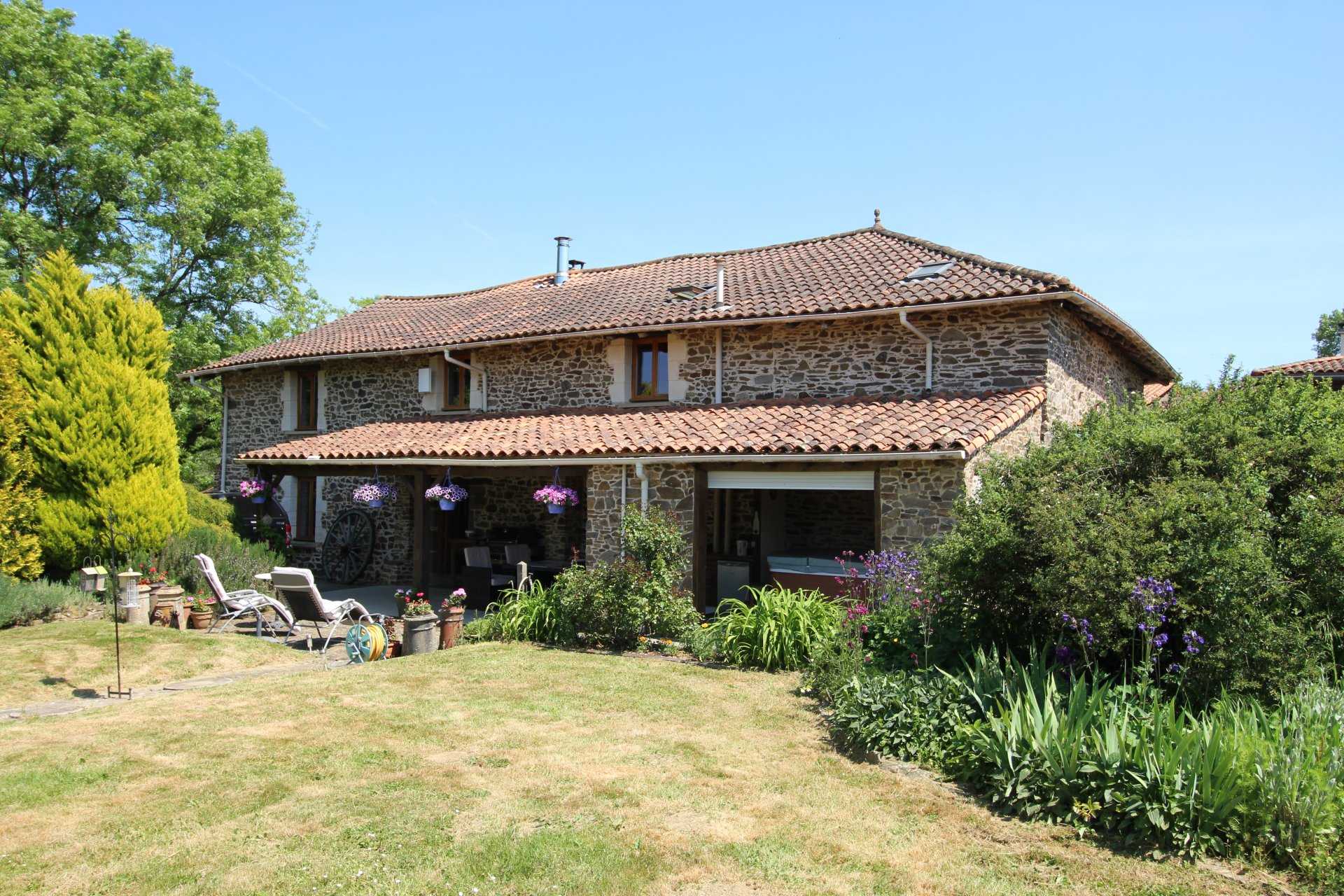 House in Cherves-Chatelars, Nouvelle-Aquitaine 11733951