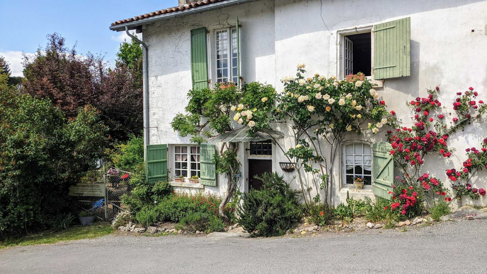 House in Aubeterre-sur-Dronne, Nouvelle-Aquitaine 11733957