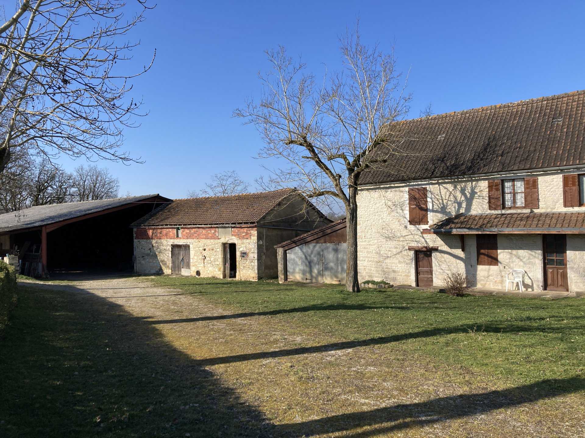 房子 在 Ginouillac, Occitanie 11733961