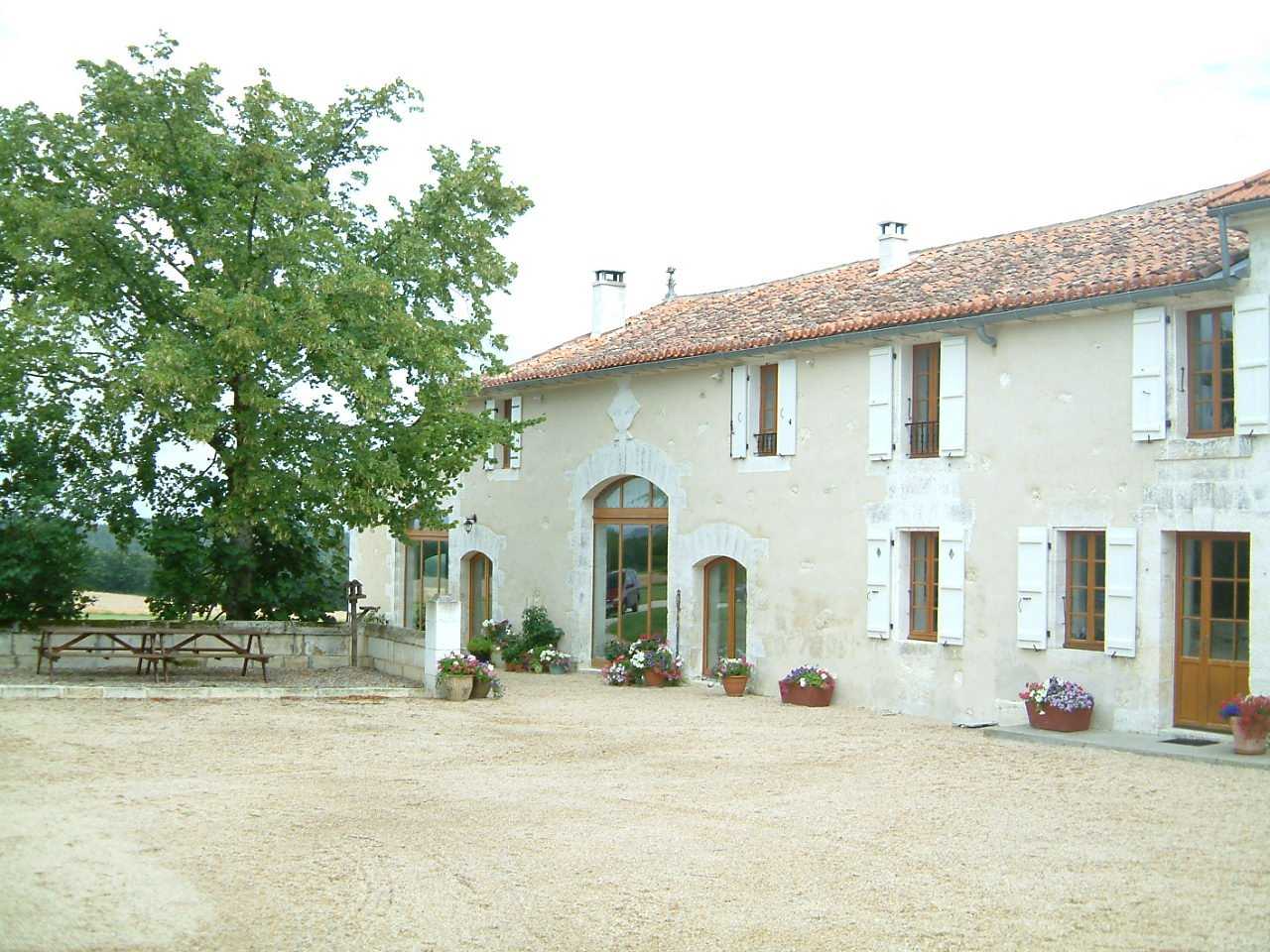 House in La Tour-Blanche, Nouvelle-Aquitaine 11733964