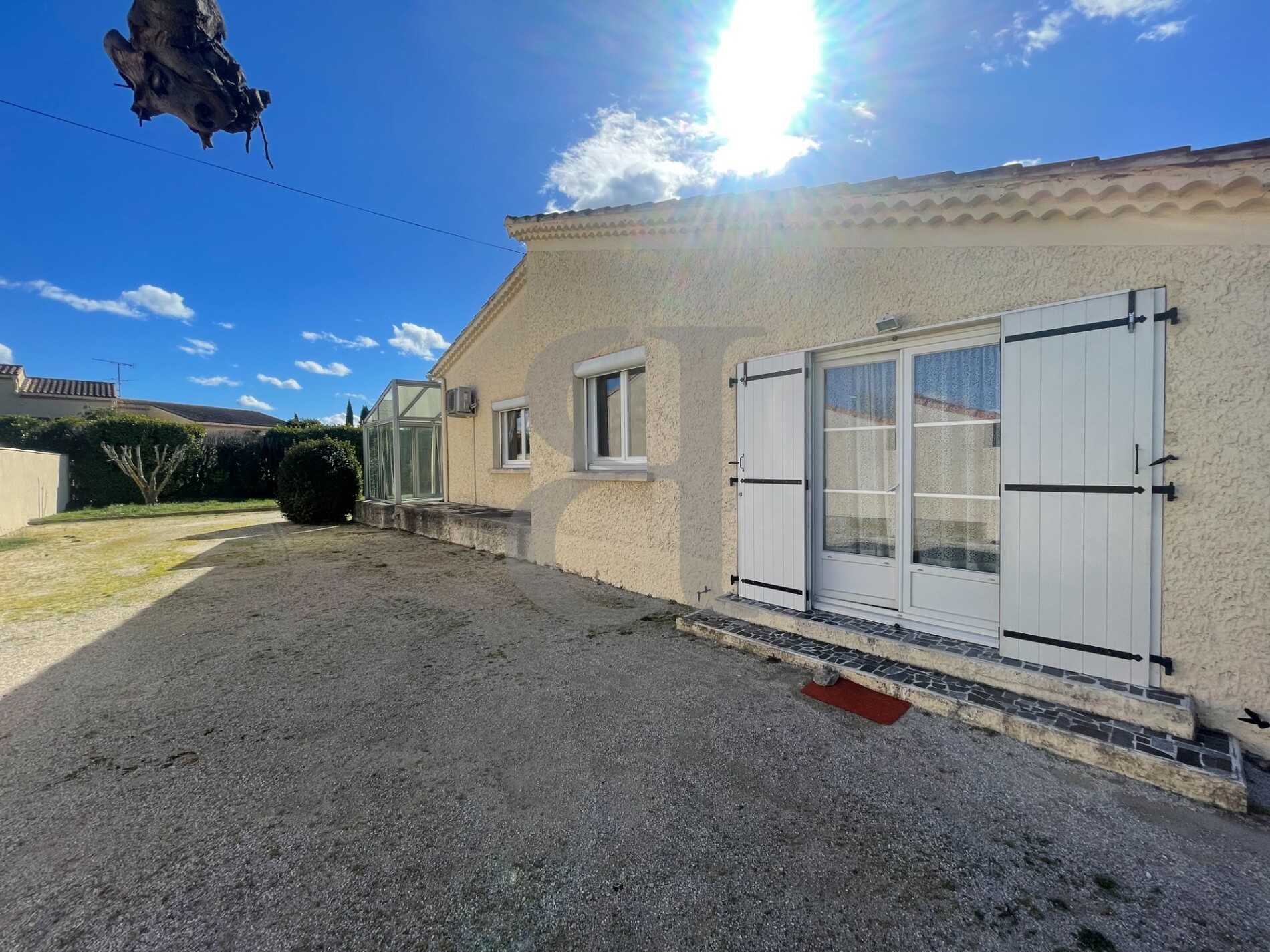 Haus im L'Isle-sur-la-Sorgue, Provence-Alpes-Côte d'Azur 11733968