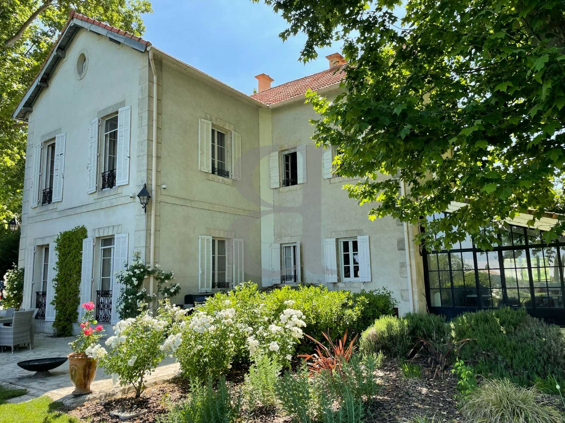 Hus i Eygalières, Provence-Alpes-Côte d'Azur 11734005
